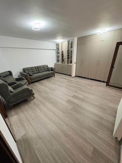 Apartament cu 4 camere decomandat în 9 Mai