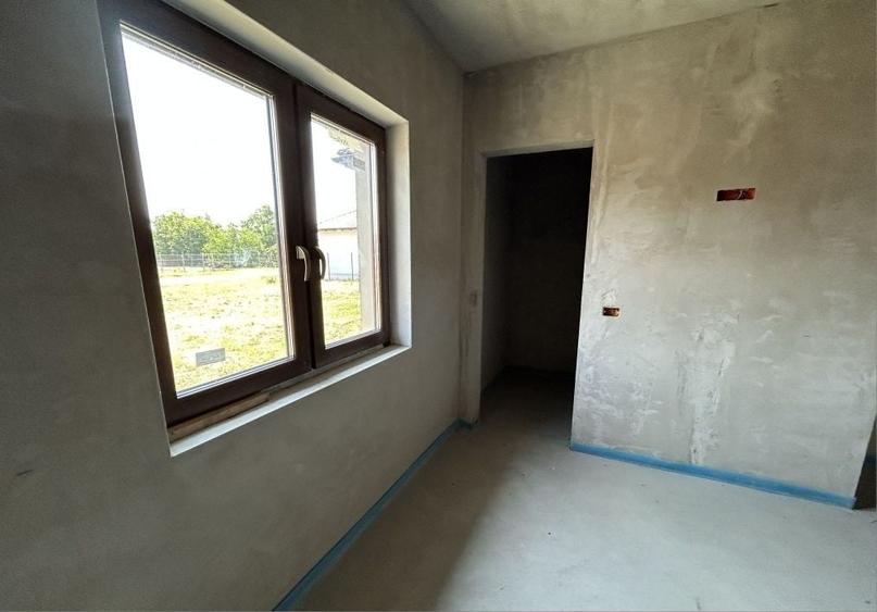 Casă cu 4 camere decomandat în Livada