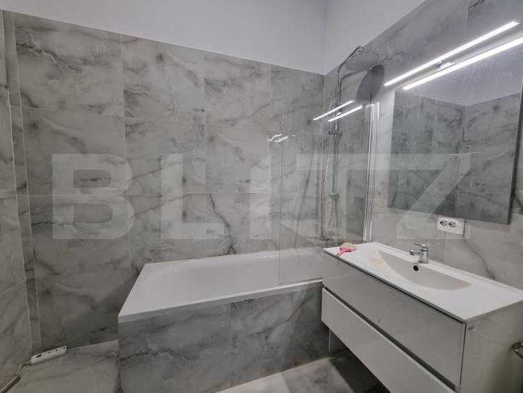 Apartament cu 3 camere semidecomandat în Dâmbul Rotund