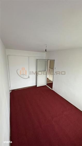 Apartament cu 3 camere decomandat în Păcurari