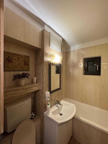 Apartament cu 3 camere decomandat în Exterior Vest