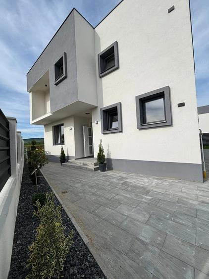 Casă cu 4 camere cu Teren 350 Mp în Exterior Vest