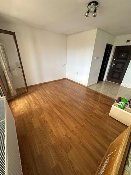 Garsonieră decomandată în Valea Adâncă