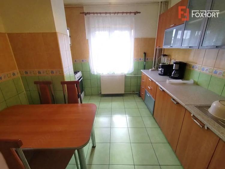 Apartament cu 4 camere decomandat în Soarelui