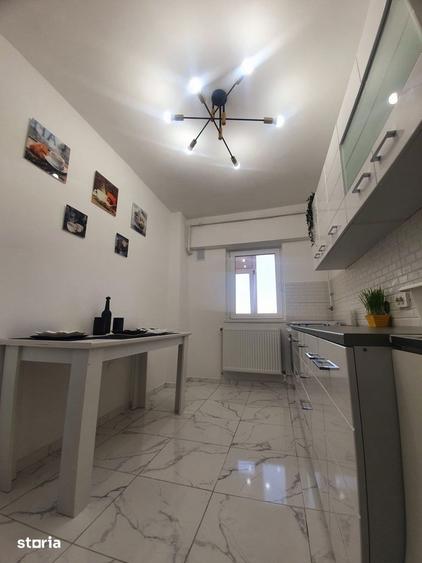 Apartament cu 2 camere decomandat, mobilat în Central