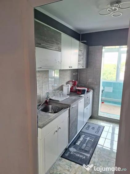 Apartament cu 2 camere decomandat, mobilat în Micro 17