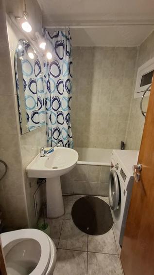 Apartament cu 3 camere decomandat în Alexandriei