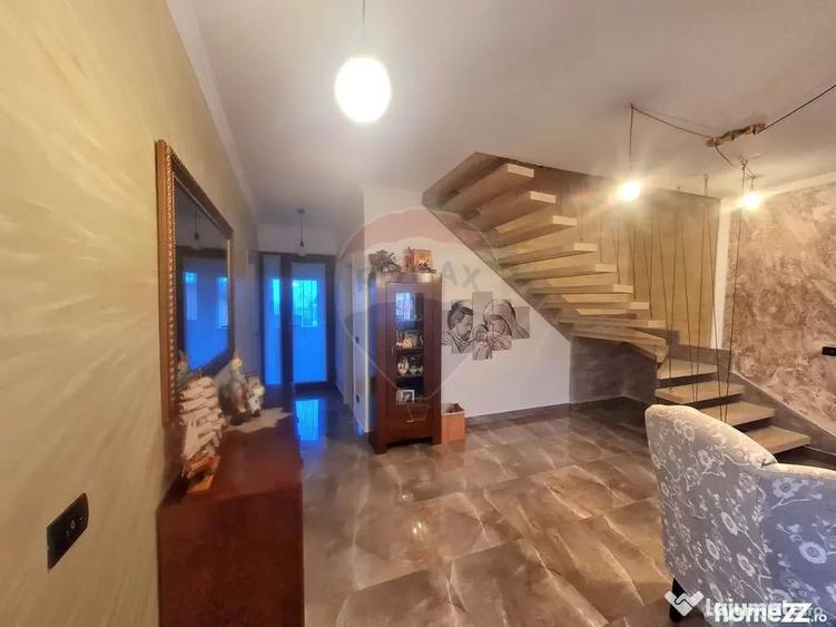 Casă cu 4 camere cu Teren 1165 Mp în Gologanu