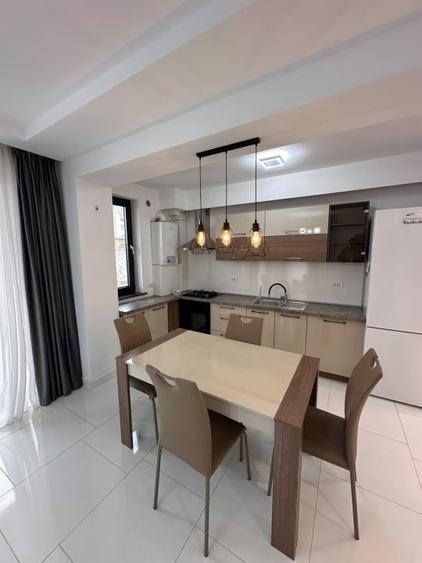 Apartament cu 3 camere decomandat, mobilat în Ultracentral