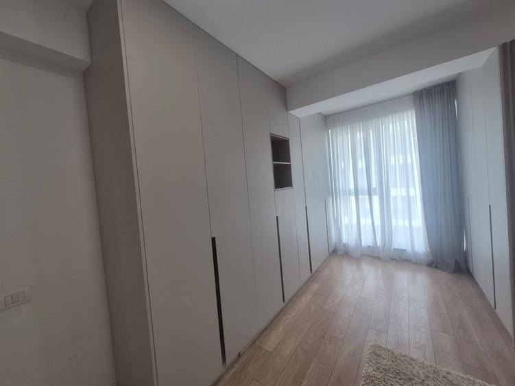 Apartament cu 3 camere semidecomandat, mobilat în Pipera