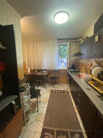 Apartament cu 3 camere semidecomandat, mobilat în Berceni