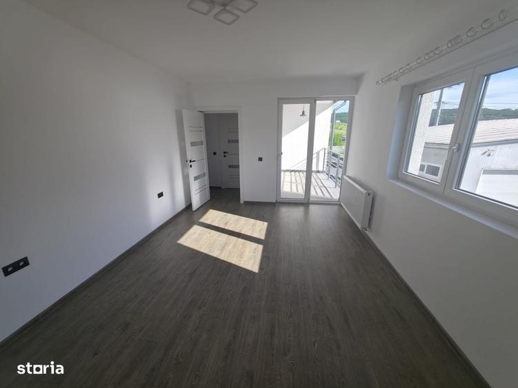 Casă cu 4 camere cu Teren 200 Mp în Livezeni