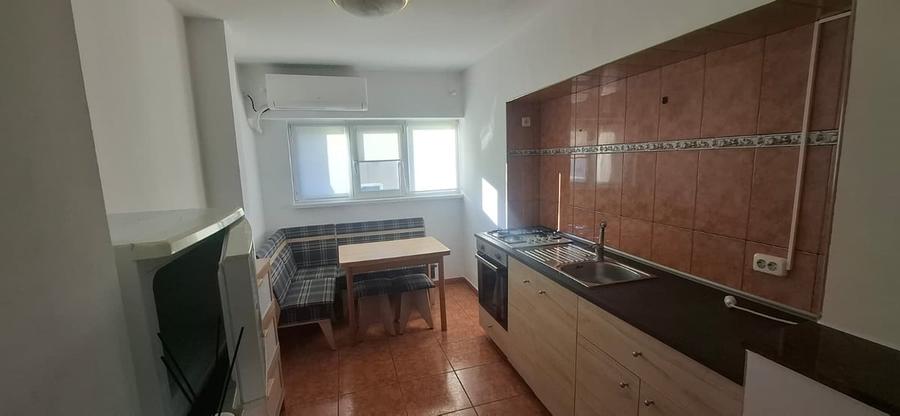 Apartament cu 3 camere decomandat în Bucur Obor