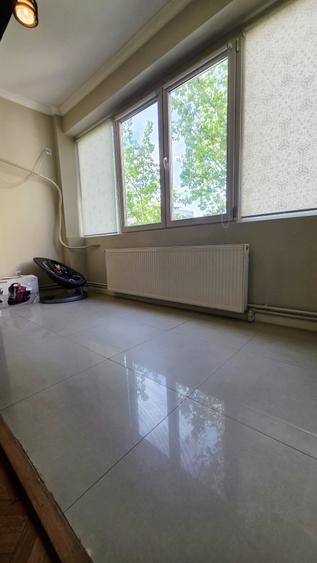 Apartament cu 3 camere semidecomandat, mobilat în Universitate