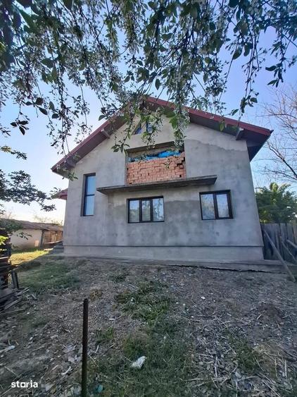 Casă cu 4 camere cu Teren 1118 Mp în Central