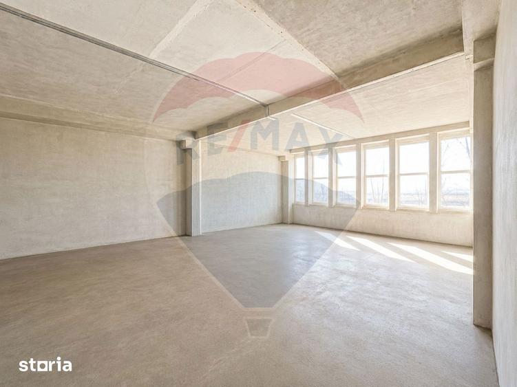 Spațiu comercial, de 3,716 mp, în Central