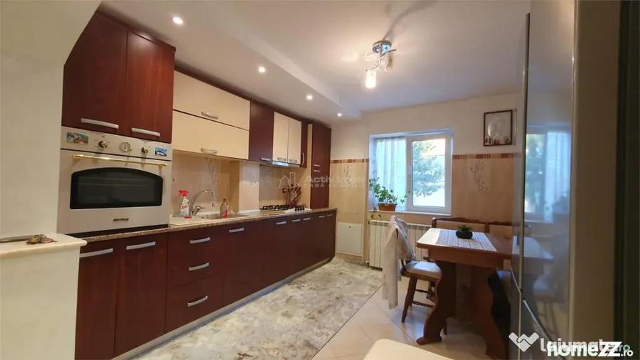 Apartament cu 3 camere decomandat în Burdujeni