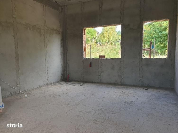 Casă cu 4 camere în Breazu