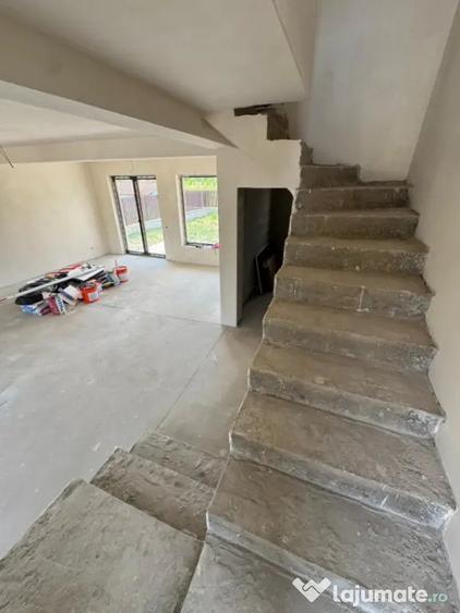 Casă cu 4 camere cu Teren 400 Mp în Luna