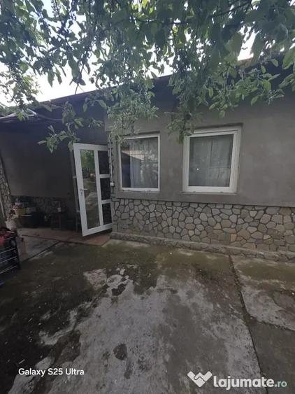 Casă cu 4 camere cu Teren 1400 Mp în Boldești