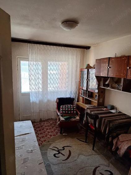 Apartament cu 4 camere decomandat, mobilat în Central