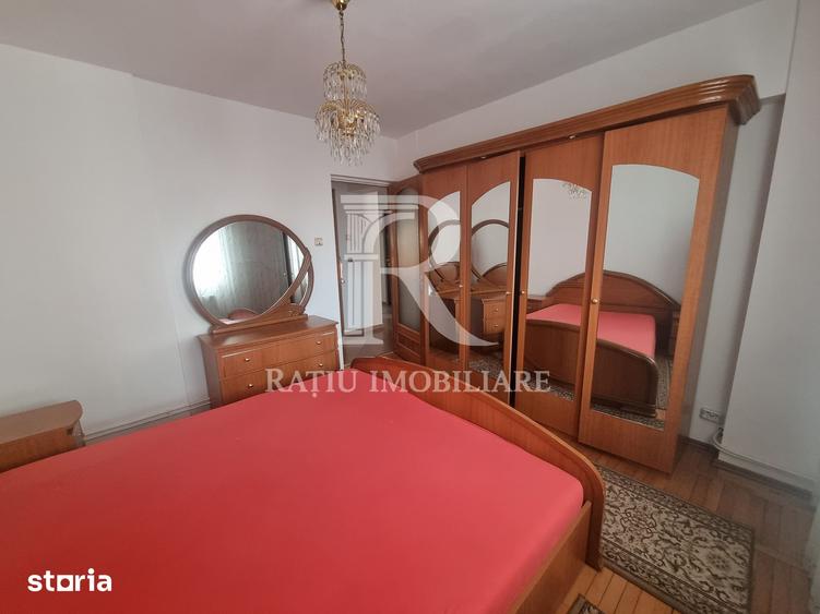 Apartament cu 3 camere, mobilat în Central