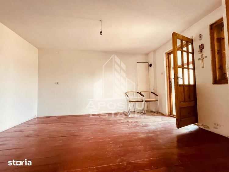 Casă cu 2 camere cu Teren 1472 Mp în Central