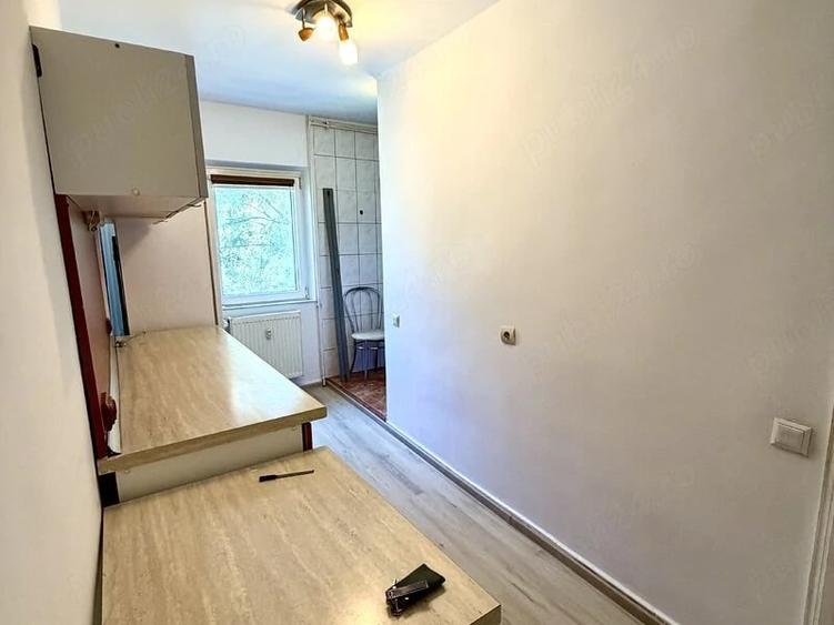 Garsonieră decomandată în Vitan