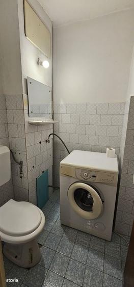 Apartament cu 3 camere decomandat în Calea București