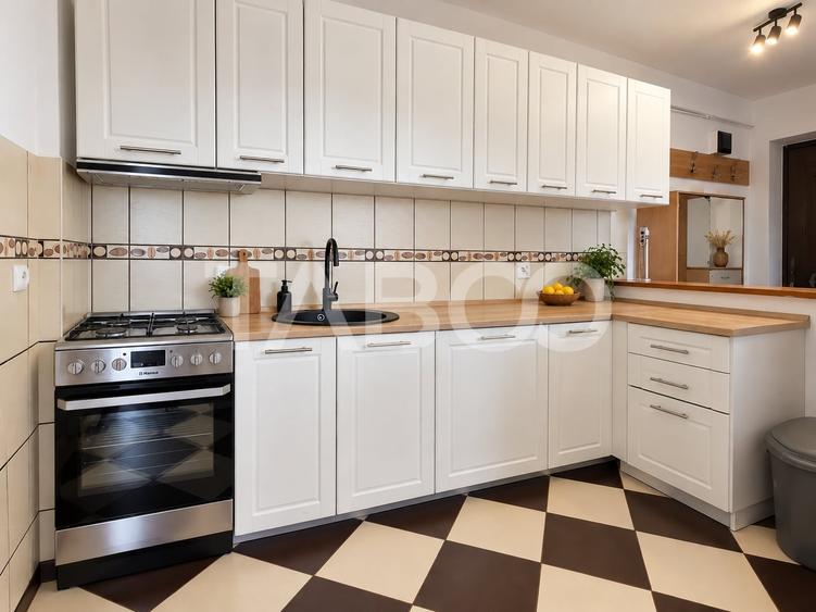 Apartament cu 4 camere decomandat, mobilat în Vasile Aaron