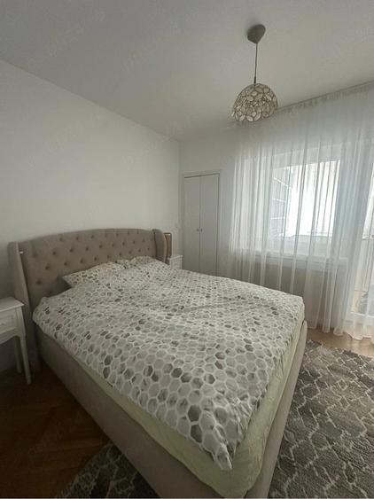 Apartament cu 3 camere semidecomandat în Cișmigiu