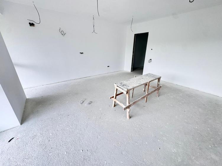 Apartament cu 5 camere decomandat în Iancu Nicolae