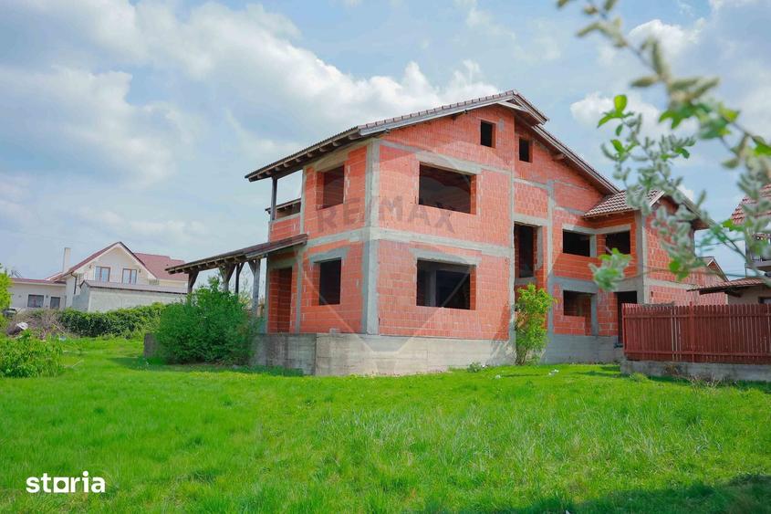 Casă cu 6 camere cu Teren 1013 Mp în Sânmartin