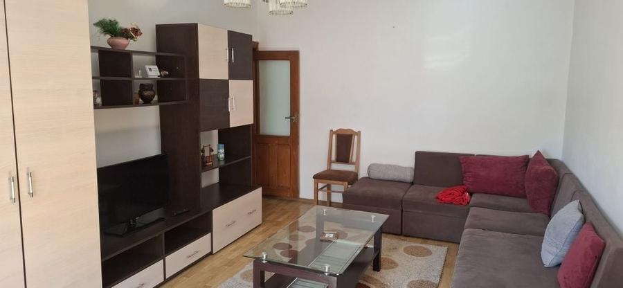 Apartament cu 2 camere decomandat în Broșteni