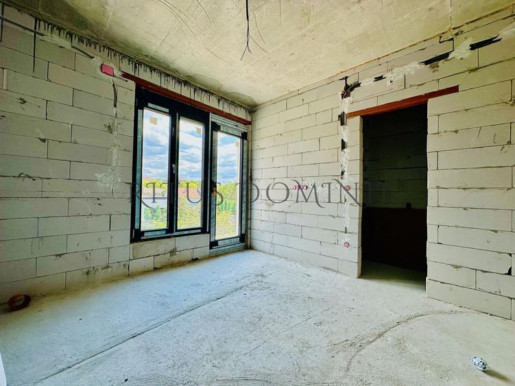 Duplex cu 5 camere cu Piscina în Cantemir