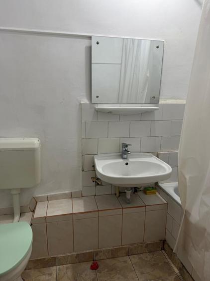 Garsonieră decomandată, mobilată în Decebal
