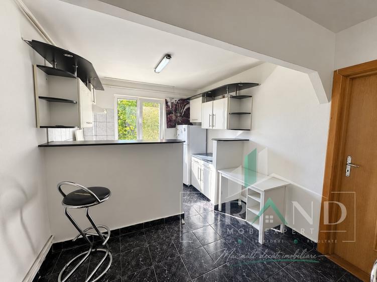 Apartament cu 3 camere semidecomandat, mobilat în Gheorgheni