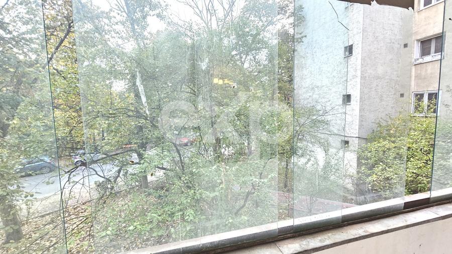 Apartament cu 3 camere semidecomandat în Titan