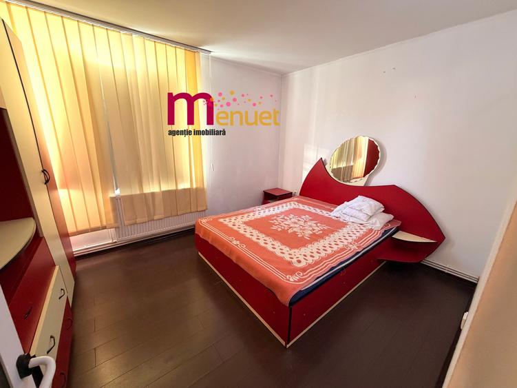 Apartament cu 2 camere semidecomandat în Piața Veche