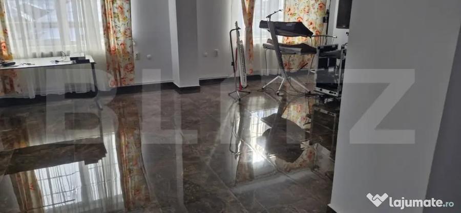 Spațiu comercial, de 300 mp, în Central