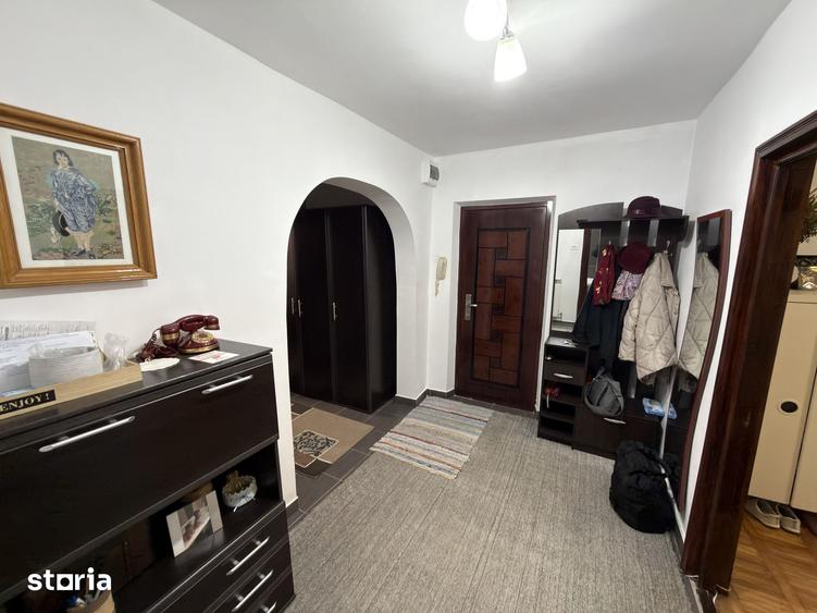 Apartament cu 3 camere decomandat în Central