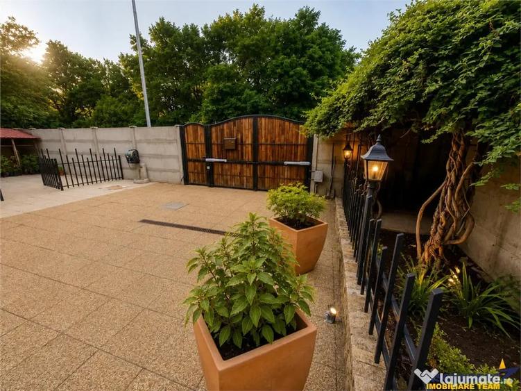 Casă cu 5 camere cu Teren 343 Mp în Florilor