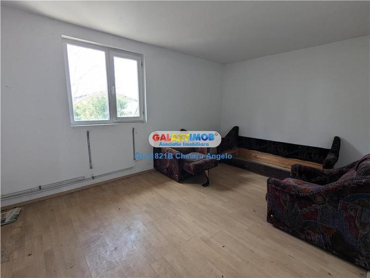 Casă cu 5 camere cu Teren 1000 Mp în 1 Decembrie