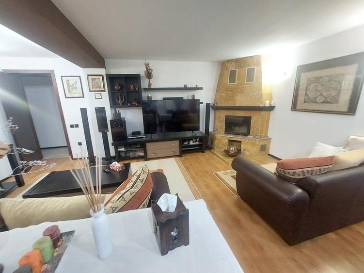 Casă cu 6 camere cu Teren 1200 Mp în Ostratu