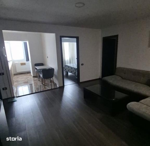 Apartament cu 3 camere semidecomandat, mobilat în Dămăroaia