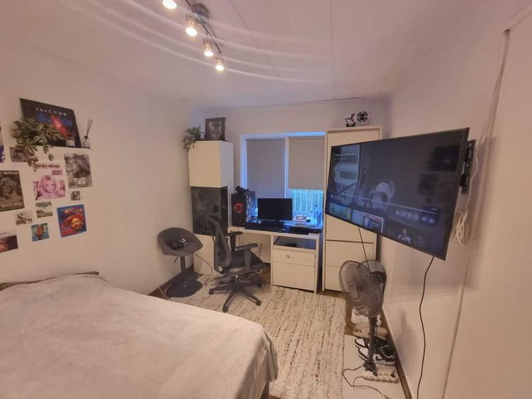 Apartament cu 3 camere semidecomandat în Calea București