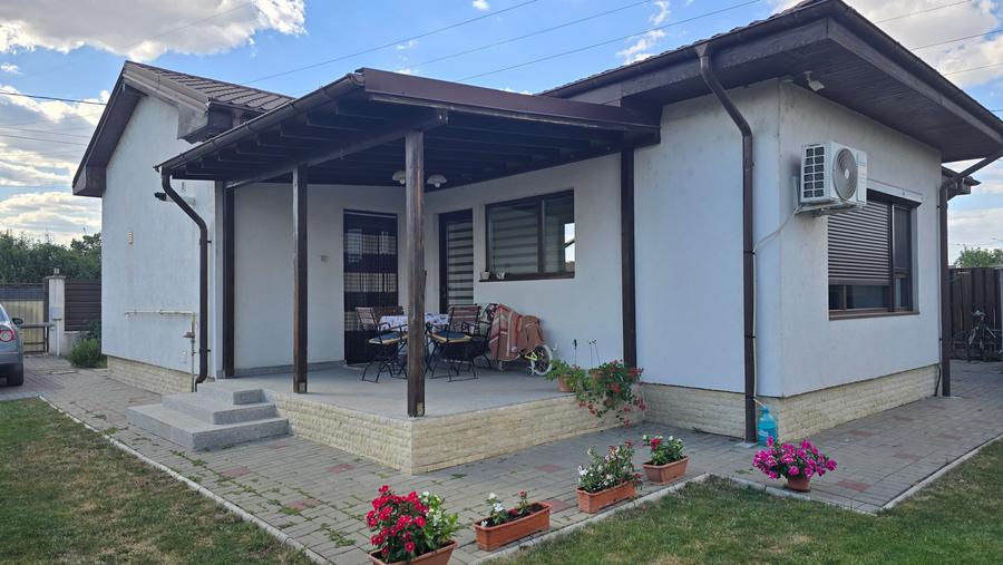 Casă individuală cu 3 camere cu Canalizare în Obor