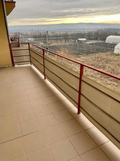 Apartament cu 3 camere decomandat în Juc-Herghelie