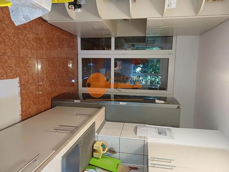 Apartament cu 4 camere semidecomandat, mobilat în Gorjului