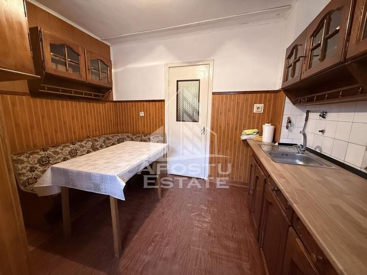Apartament cu 3 camere decomandat, mobilat în Central
